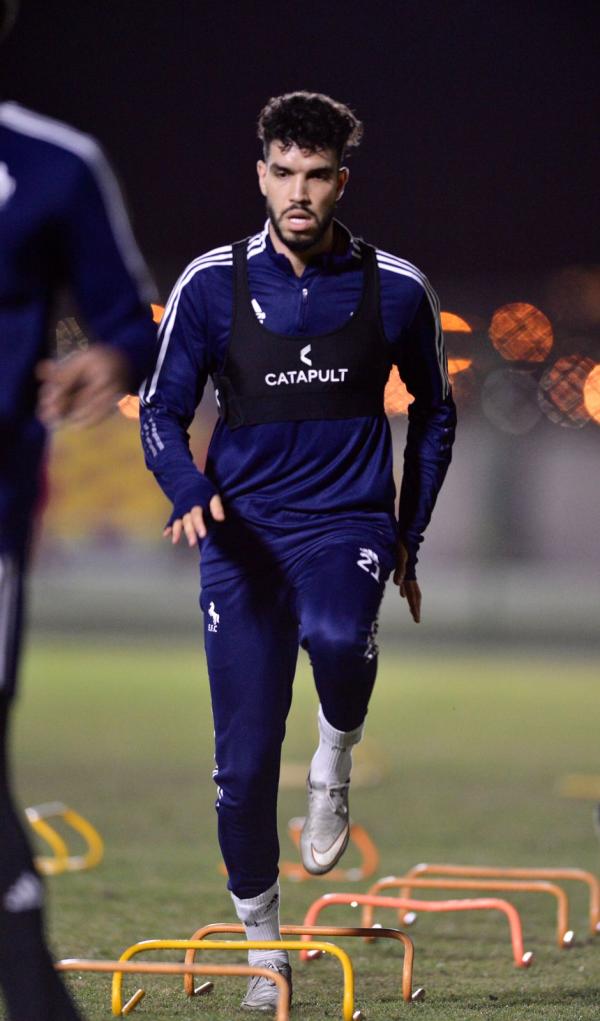 فلادان يفاجئ النصر بالهجوم والاستحواذ