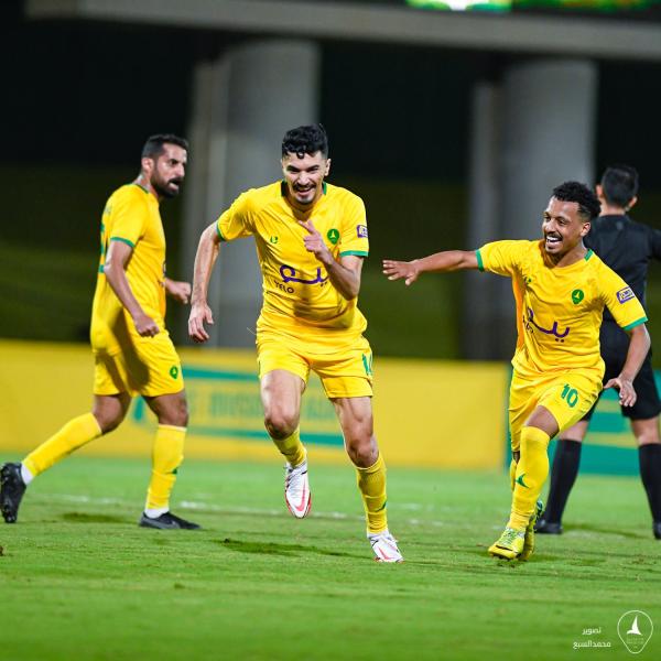 الخليج يجتاح جدة ويحتفظ بالصدارة