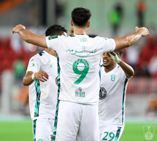 الأهلي يقصي حامل اللقب