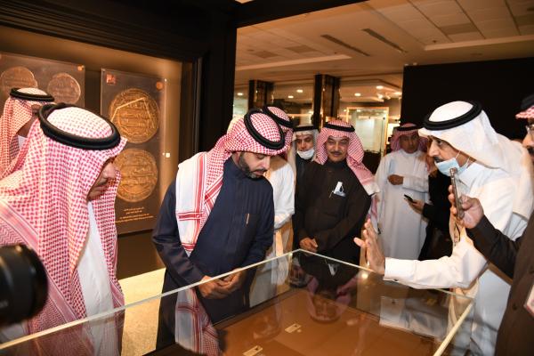تدشين معرض «المسكوكات الإسلامية والعملات النادرة» بالرياض