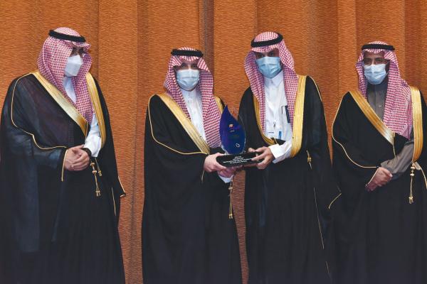 أمير الشرقية يكرم «اليوم»