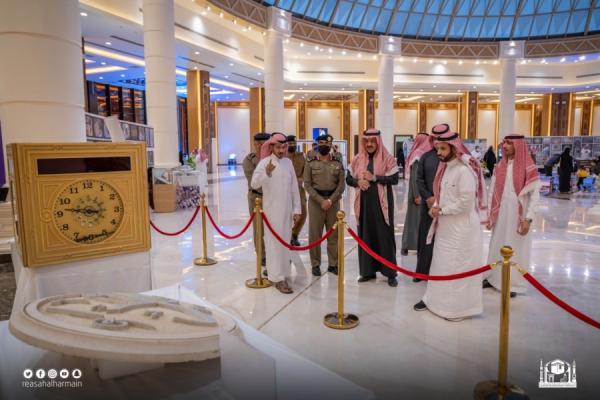 «روبوتات الحرمين» تحظى على إعجاب المرتادين
