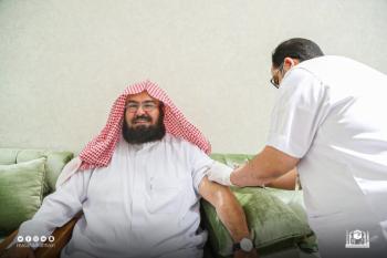 السديس : تدشين حملة الرئاسة لتلقي الجرعة الثالثة من لقاح فيروس كورونا