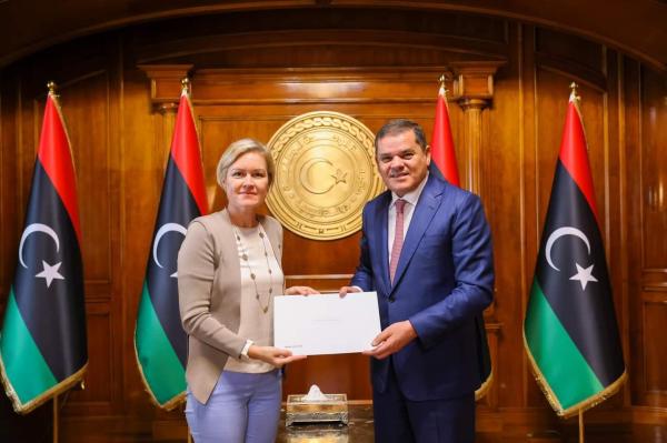 سياسيون ليبيون يطالبون بطرد السفيرة البريطانية