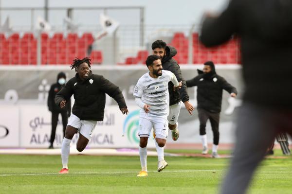 الطائي يقلب الطاولة على الفيصلي
