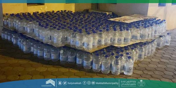 مكة.. ضبط 800 عبوة زمزم غير صالحة في الشوقية 