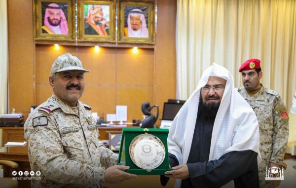 «السديس» : تضحيات جنودنا البواسل درس عظيم للدفاع عن الوطن