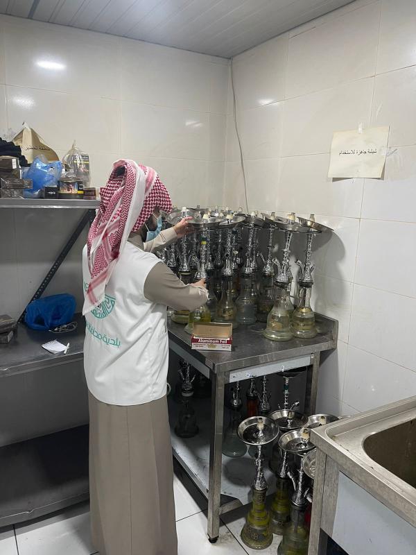 الخبر.. جولات على المقاهي وإغلاق «غرف الشيشة»
