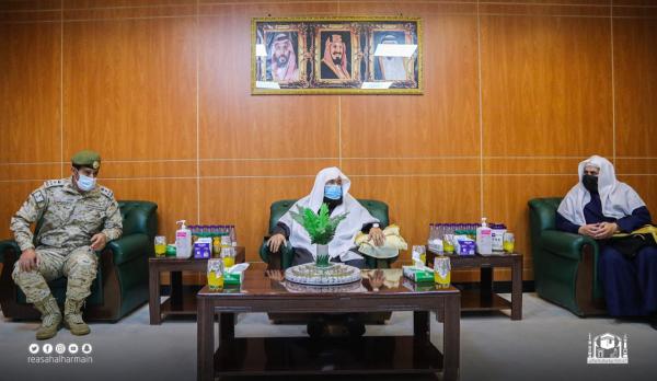 بالصور.. «السديس» يزور مصابي الحد الجنوبي ويشيد ببطولاتهم