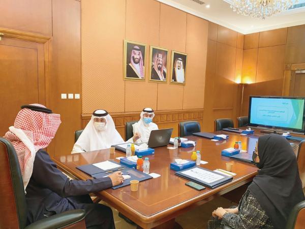 محافظ القطيف يطلع على إنجازات «الحوار الوطني»