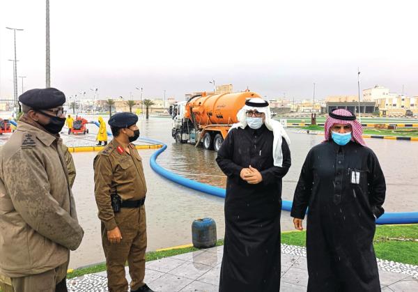 3 جهات حكومية تعالج آثار الحالة المطرية بالنعيرية