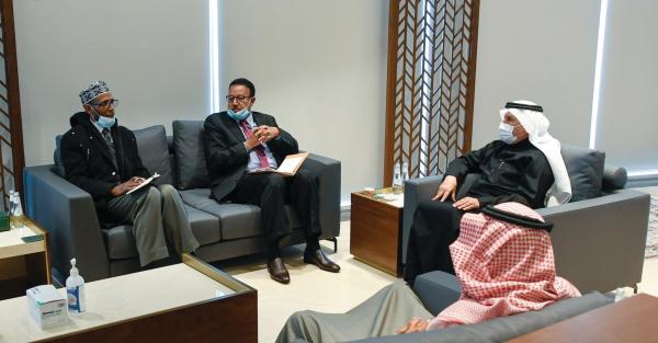 بحث الشؤون الإغاثية مع سفير إثيوبيا