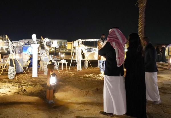 مهندس سعودي يبدع في فن النحت بـ «رياض أوايسس»