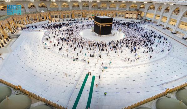 تخصيص 34 مسارا للمعتمرين بصحن المطاف