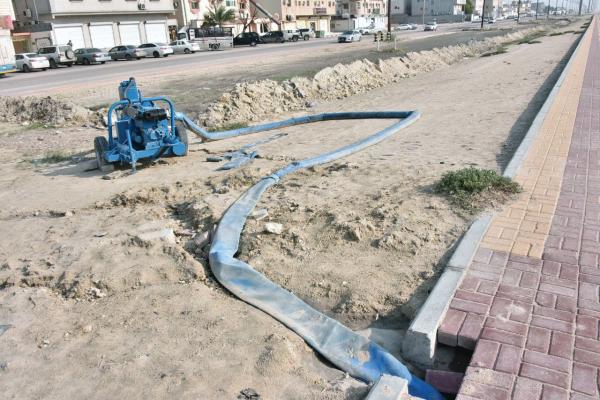 «النابية».. 80 معدة و486 عاملا لمواجهة «المستنقعات»