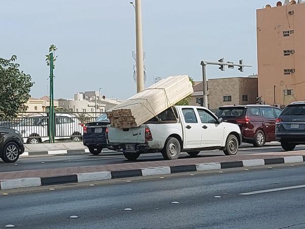 «حملة أخشاب» على مركبة