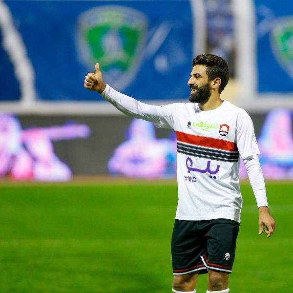 رائد التحدي يقتحم النموذجي بـ 