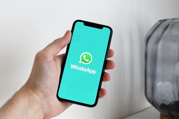 «واتساب» يطلق أولى تحديثاته الكبرى خلال 2022