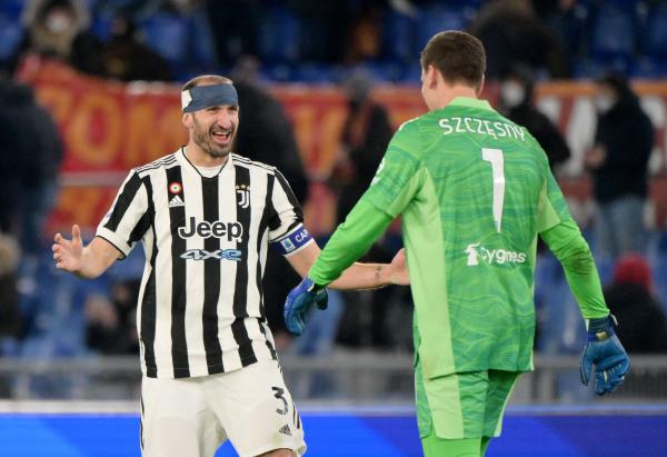 ميلان يتصدر الدوري.. ويوفنتوس يضاعف آلام روما