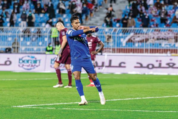 الطائي المنتشي يتربص بالهلال السوبر