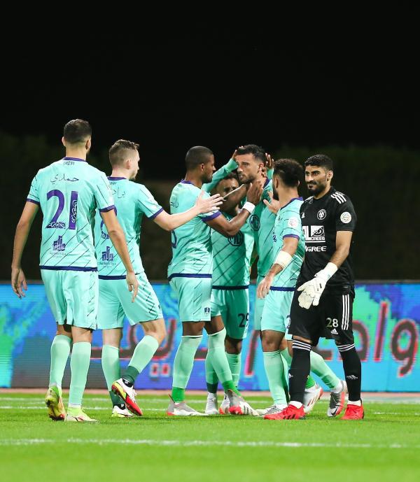 الأهلي يتغلب على النقص ويدرك التعادل امام الفيصلي