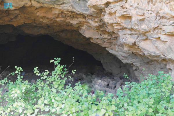 «أم جرسان».. قناة بركانية تجذب المغامرين