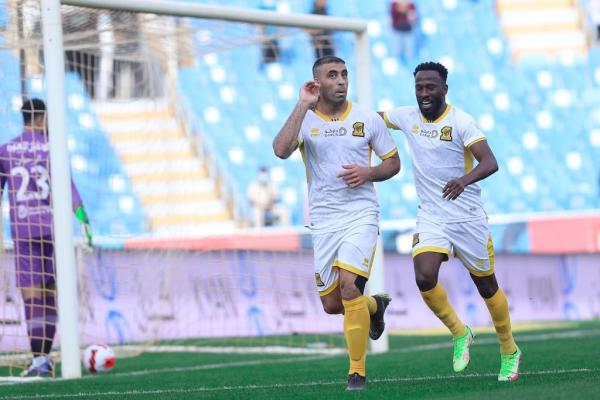 الاتحاد يحكم قبضته على الصدارة