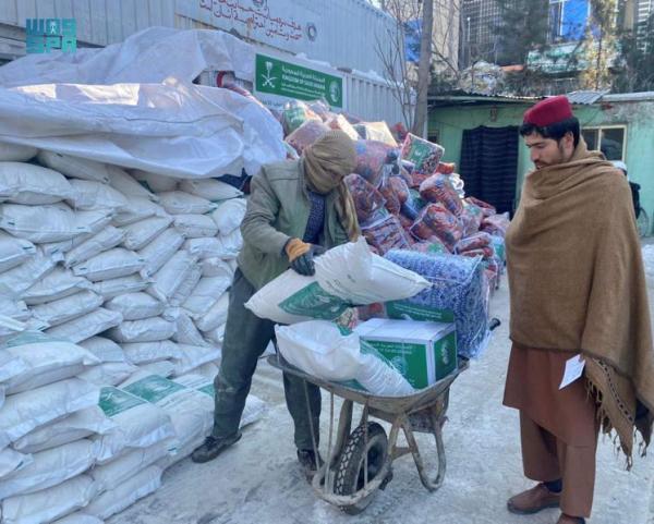 مركز الملك سلمان يواصل توزيع السلال الغذائية في أفغانستان