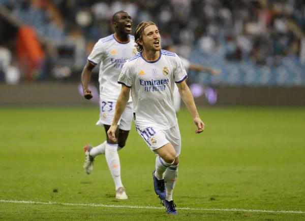 بالصور .. ريال مدريد يتوج بالسوبر