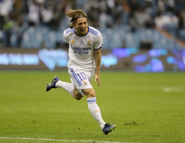 بالصور .. ريال مدريد يتوج بالسوبر