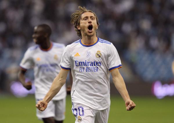 بالصور .. ريال مدريد يتوج بالسوبر