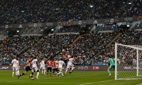 بالصور .. ريال مدريد يتوج بالسوبر