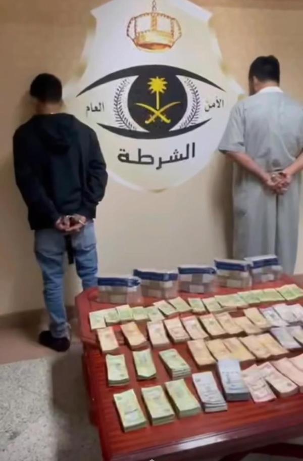 ضبط مواطنَيْن بالمدينة سرقا 280 ألف ريال تحت التهديد
