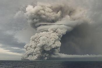 نيوزيلندا.. مصرع شخصين جراء الثوران البركاني في تونجا