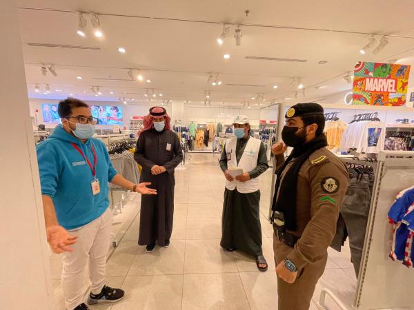 بالصور.. رصد 8 منشآت مخالفة للاحترازات بالخُبر