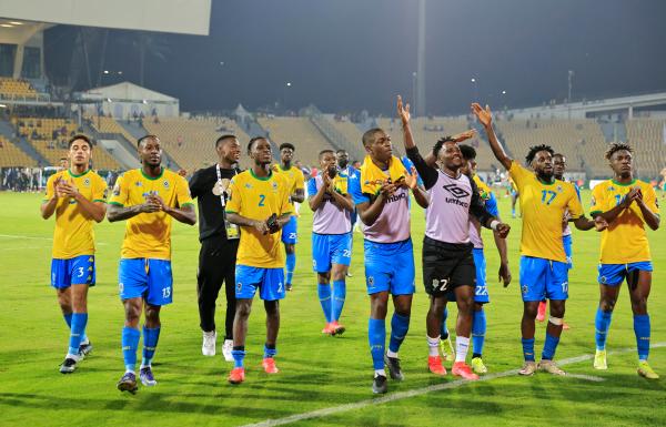 حلم «الثمانية» يداعب الخيول والفهود