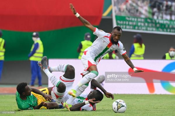 حلم «الثمانية» يداعب الخيول والفهود