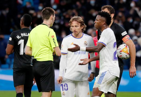 ريال مدريد يعود من بعيد ويتعادل مع إلتشي