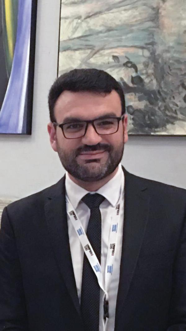 أهالي «حمراء الخبر» يشكون تسربات «الصرف الصحي»