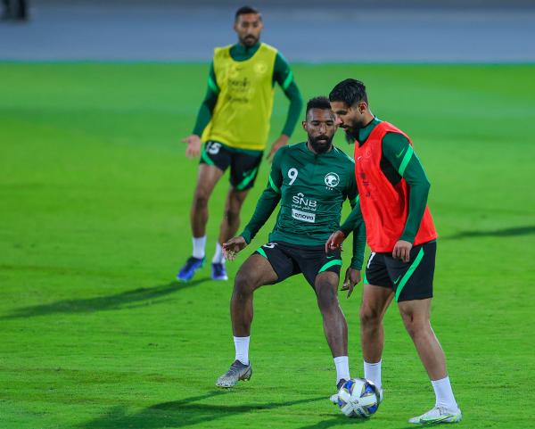 عسيري يشارك في تدريبات الأخضر