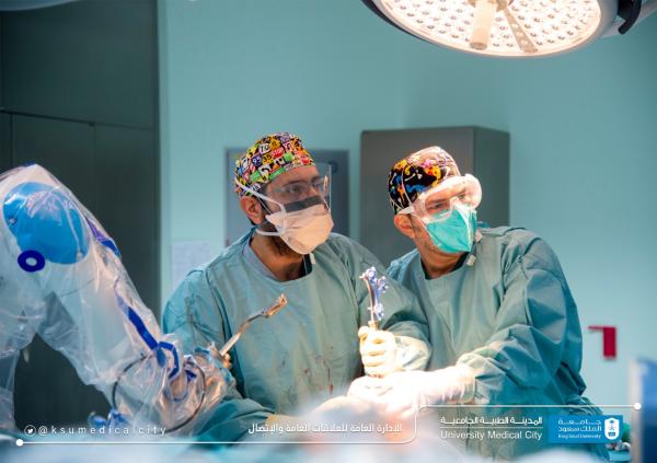 «الروبوت» يعيد الحركة لـ«ستيني» بطبية جامعة الملك سعود