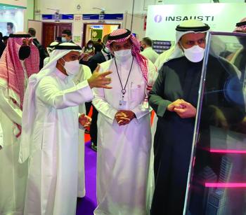 وزير الصحة يزور جناح حلول السحابة «Cloud solutions» بمعرض الصحة العربي في دبي