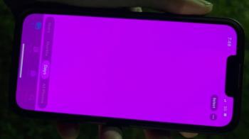 «لون وردي».. مستخدمون يكشفون مشكلة بهواتف «آيفون 13»