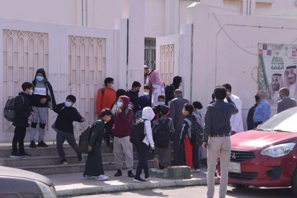 تكدس الطلبة أثناء الخروج من المدارس «تهديد صحي»