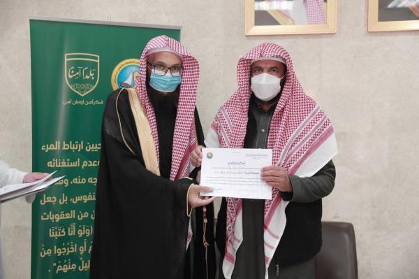 تكريم عدداً من منسوبي «هيئة الأمر بالمعروف» بالرياض