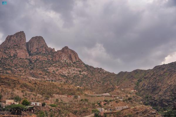 جبلا شدا..
تكوينات طبيعية فريدة