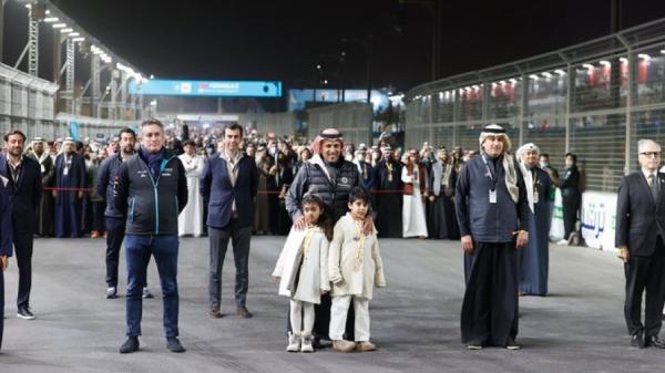 الهولندي دي فريز بطلاً لأولى جولات فورمولا إي الدرعية