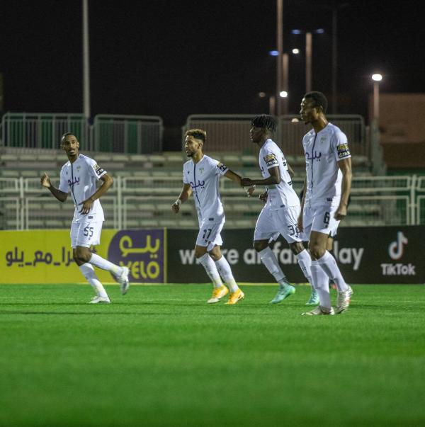 القادسية يعود بالأخدود.. هجر يحطم الكوكب