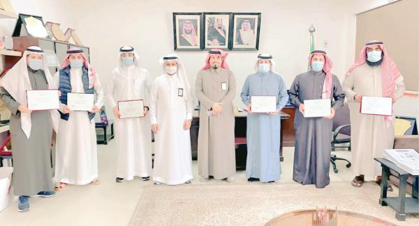 تدريب 10 موهوبين على تنمية مهارات البحث العلمي بالنابية الابتدائية