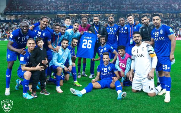 يا مدرج لا تنسى.. إن الهلال مع تشلسي.!